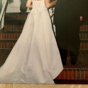 Gown Wedding, Eden Bridals, white, fits a 5'2 - 5' 4"  woman, abt 120-150 lbs;
